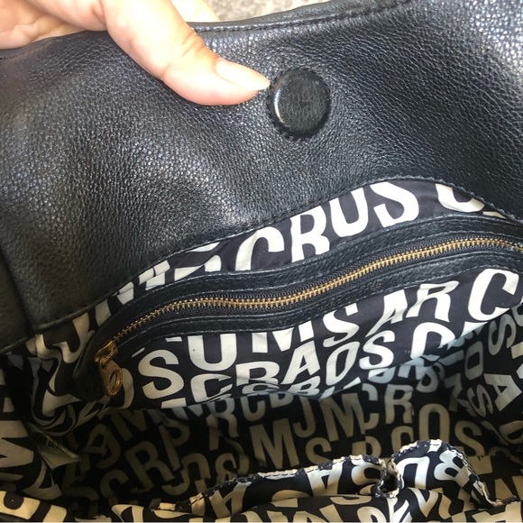Marc Jacobs Elegant Black large purse with Gold hardware - Picture 6 of 14